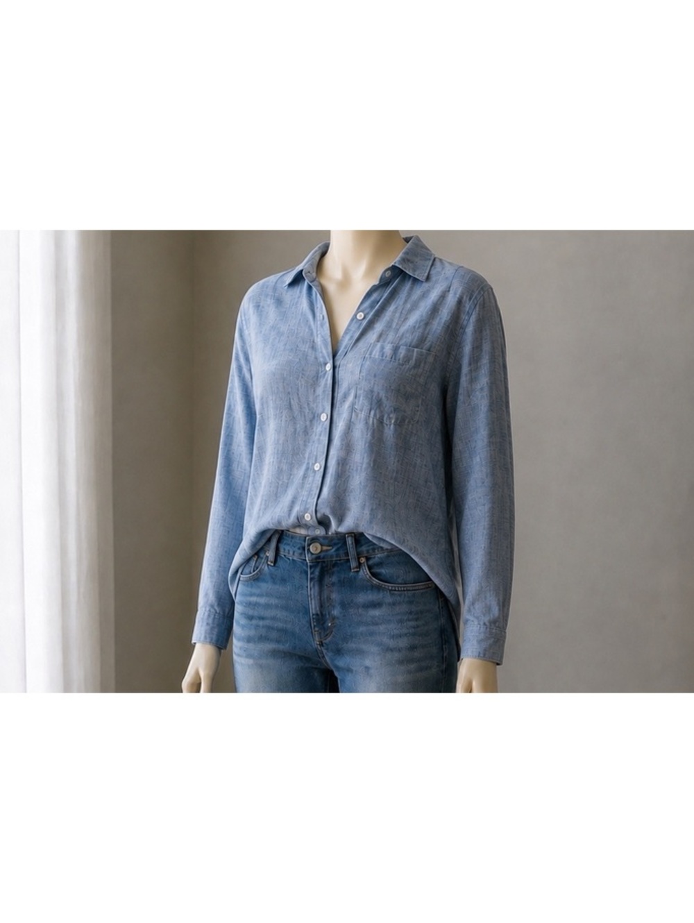 GAP Women’s XL Blue Linen Blend Button Down Shirt Long Sleeve Relaxed Chambray